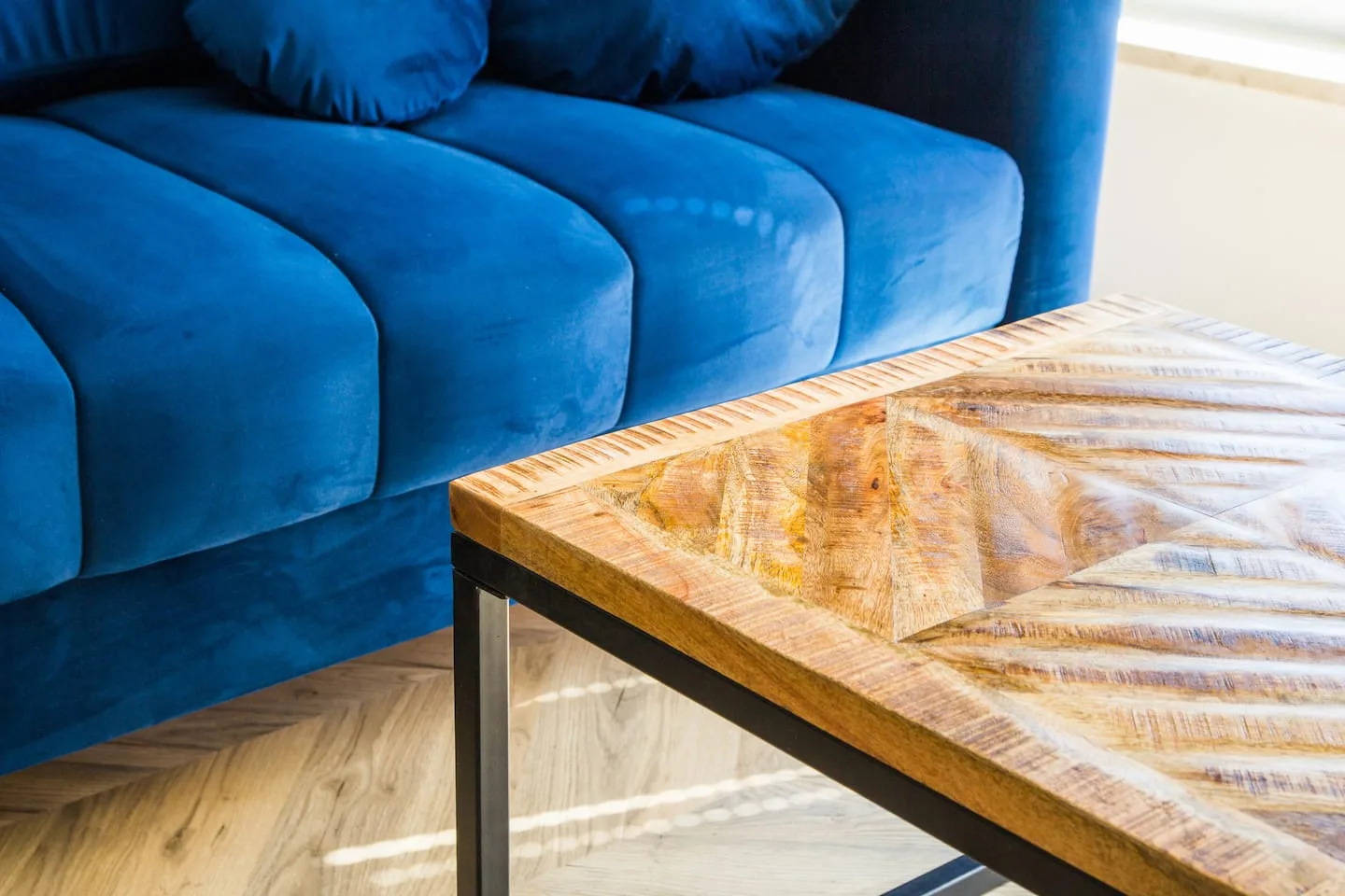 Apartament Suite Bastion Wałowa — stolik kawowy, detal wnętrza